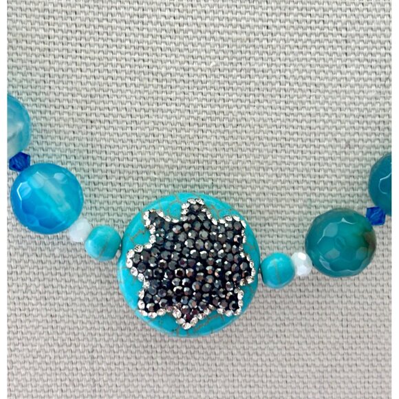 Turquoise Blue Agate Beaded Necklace With Rhinestone Flower Pendant & Decorative - Picture 3 of 7